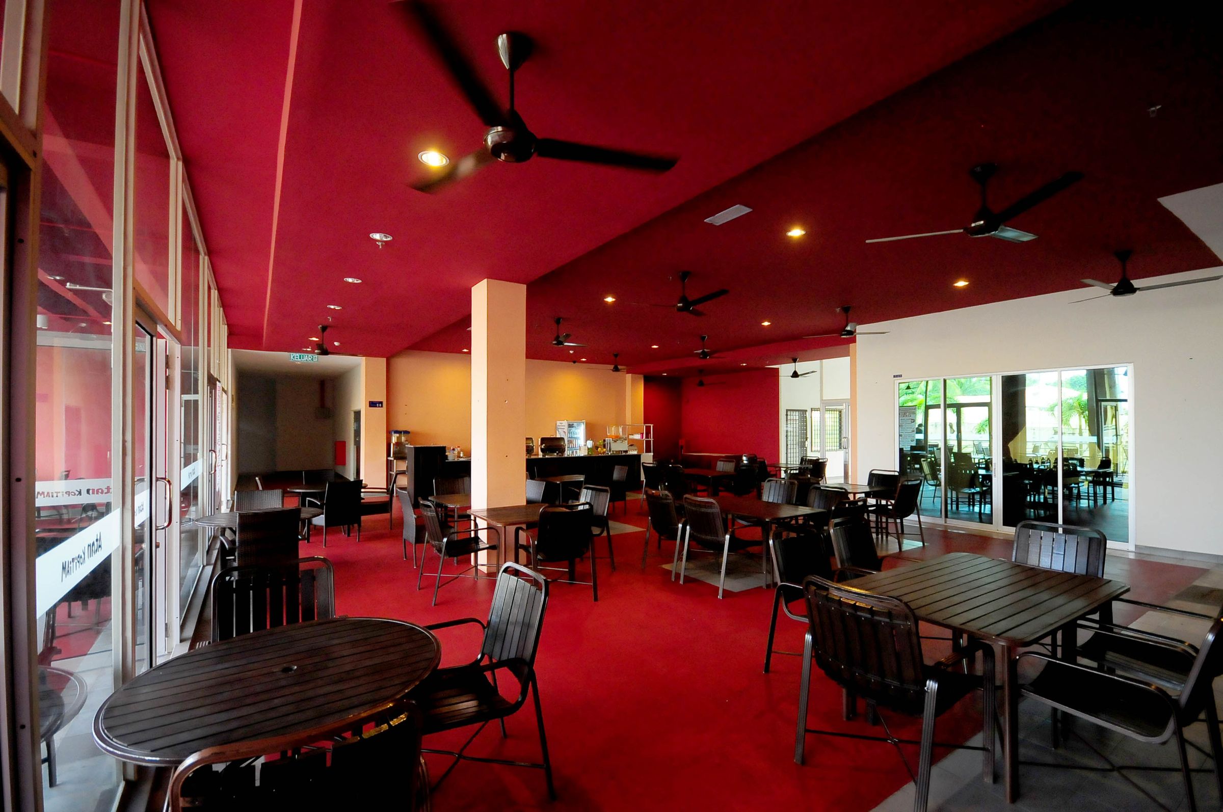 KMI Cafe on the lobby level
